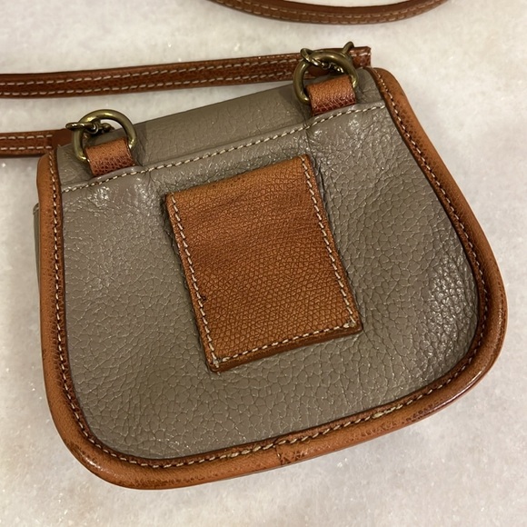 Liz Claiborne Crossbody with ID - Picture 4 of 7